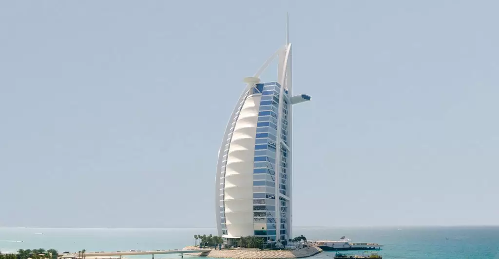 How did Tom Wright use a membranous façade to save The Burj Al Arab from becoming a 321m high oven?